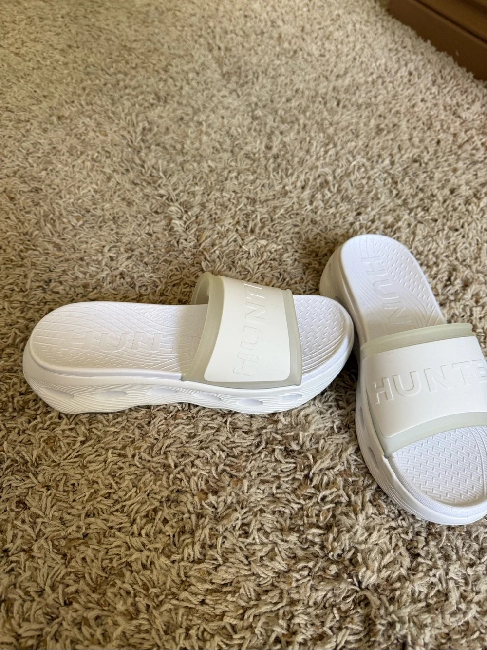 Hunter White Slide Sandals with Cream Trim - Picture 2 of 4
